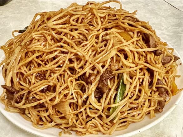 Shredded Beef Chow Mein in XO Sauce XO醬牛柳絲炒麵